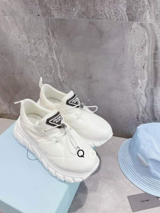Picture of Prada Shoes _SKUPradasz35-39GDT011018813
